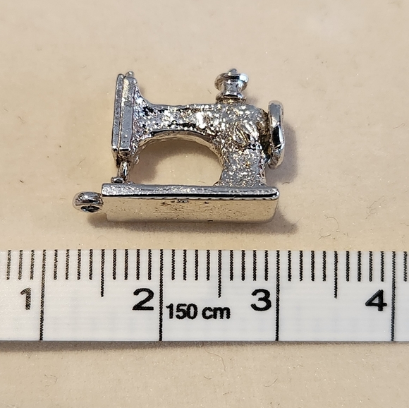 Sewing Machine Bracelet Charm - Picture 5 of 5